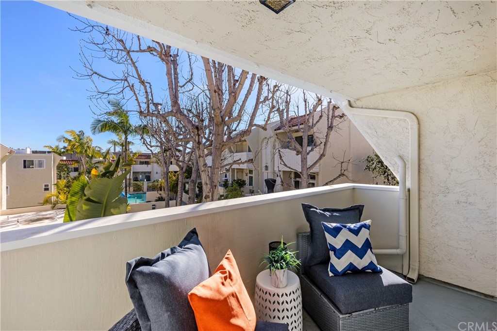 259 Valley Drive Hermosa Beach, CA 90254 - Photo 24 of 34 a view of balcony with furniture