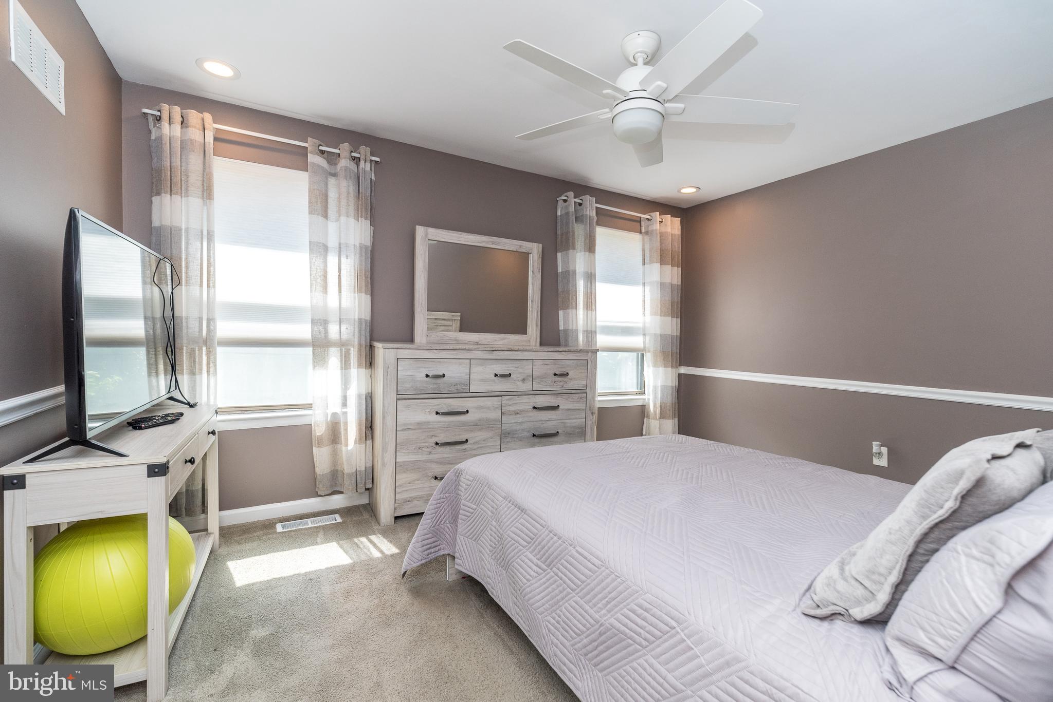 69 Loggers Mill Road Horsham, PA 19044 - Photo 20 of 34 Expansive master bedroom