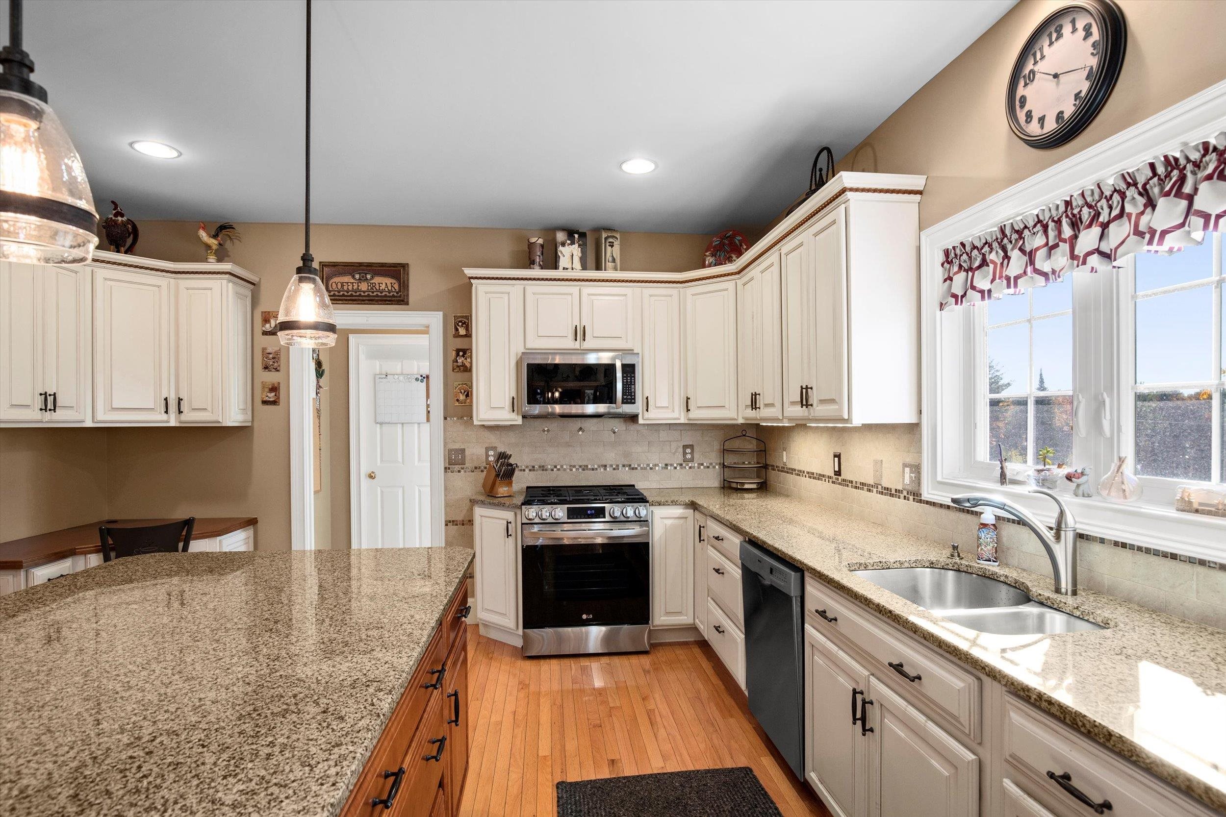 10 Seavey Pasture Road Stratham, NH 03885 - Photo 13 of 40