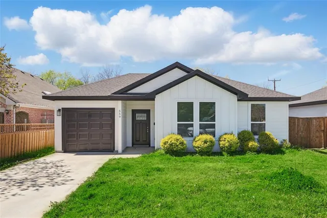 $2,500 | 559 Elkhart Avenue, Dallas, TX 75217