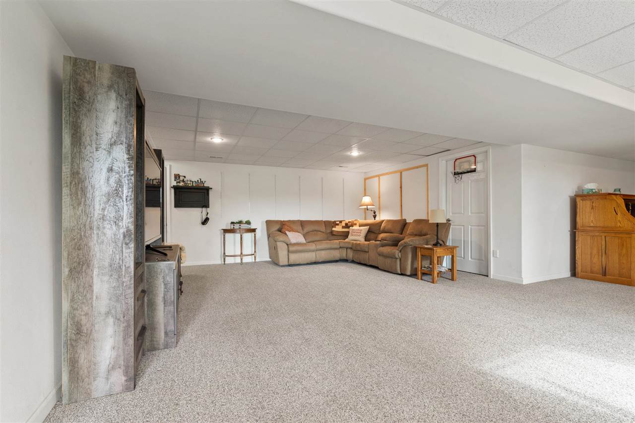 5709 Oak Crest Hill Road Southeast Riverside, IA 52327 - Photo 39 of 70 Gallery Image 39