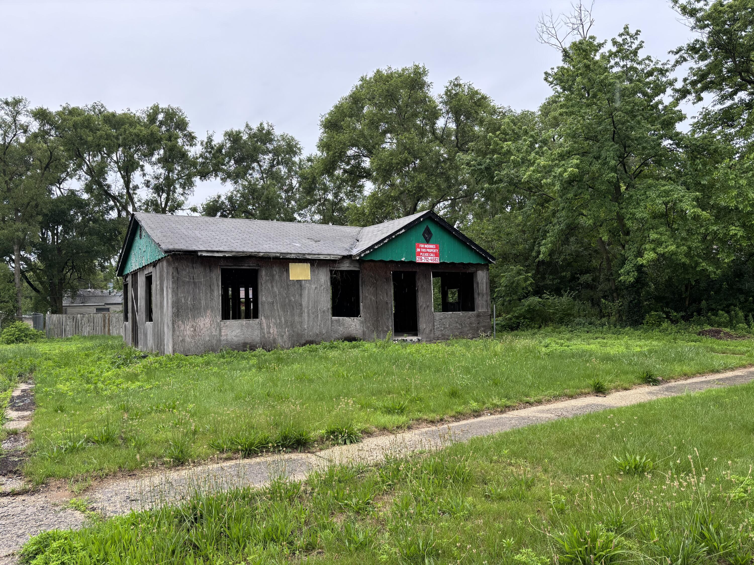 1164 Decatur Street Gary, IN 46403 - Photo 3 of 17 3000x2250