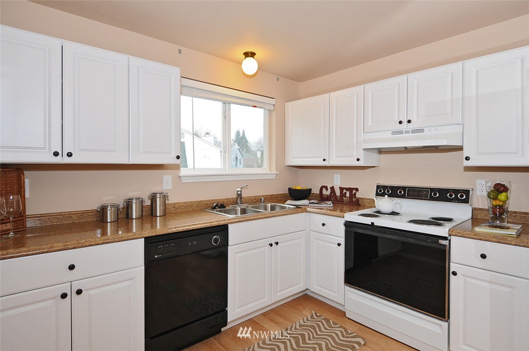 1808 225th Street Southeast Bothell, WA 98021 - Photo 5 of 15