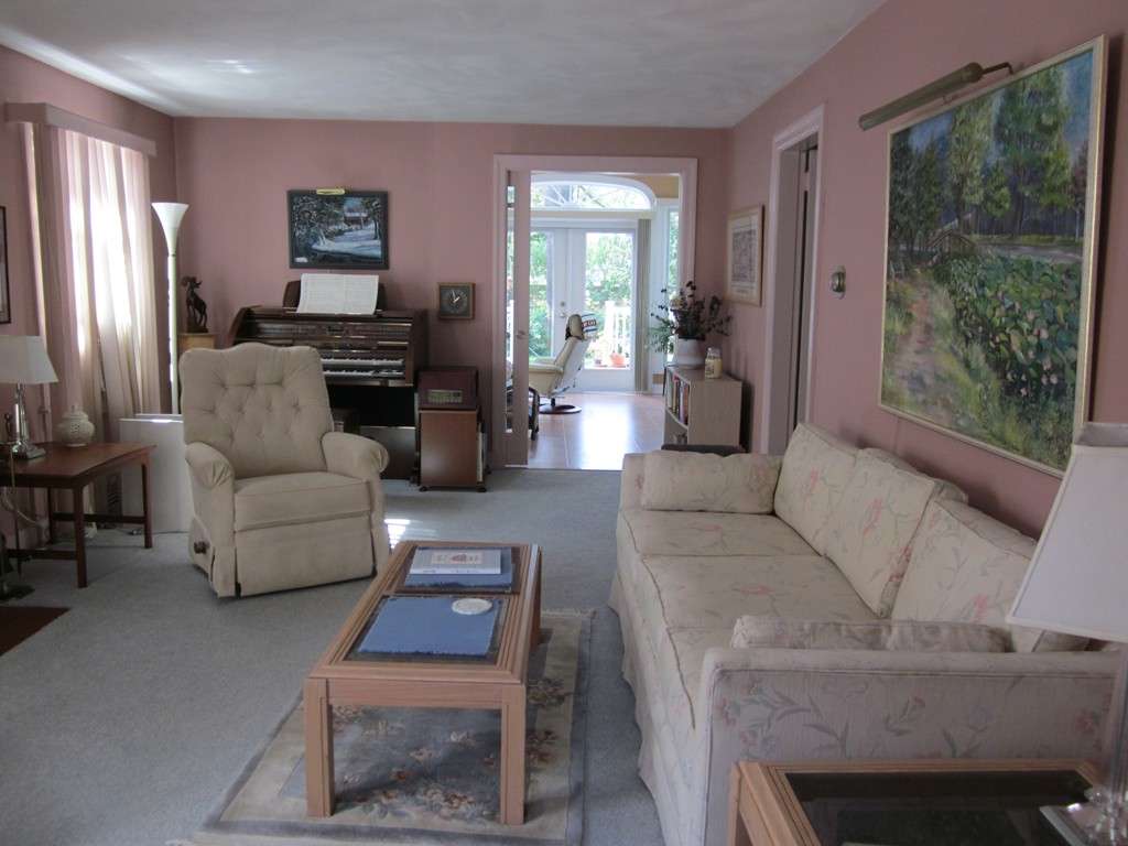190 Gillette Avenue Springfield, MA 01118 - Photo 2 of 19