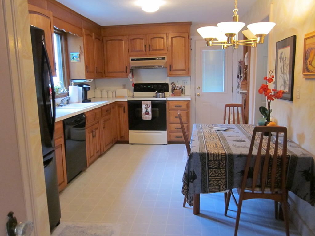 190 Gillette Avenue Springfield, MA 01118 - Photo 4 of 19