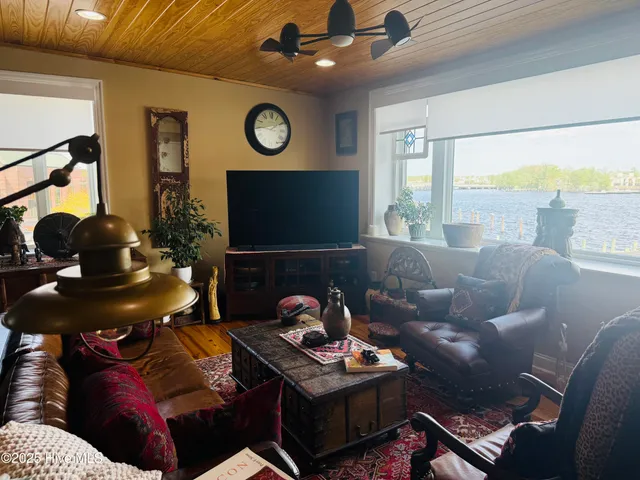 $949,000 | 301-302 South Water Street, Elizabeth City, NC 27909