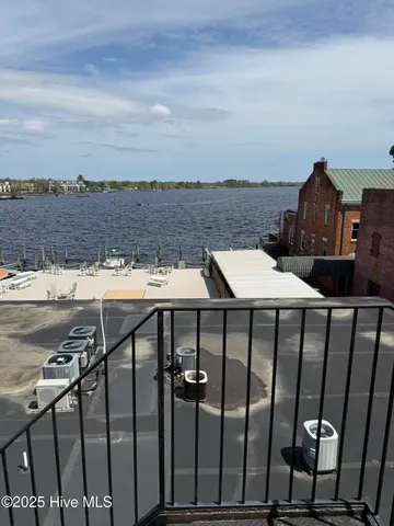 $949,000 | 301-302 South Water Street, Elizabeth City, NC 27909