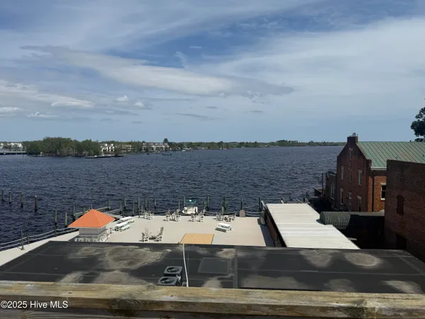 $949,000 | 301-302 South Water Street, Elizabeth City, NC 27909