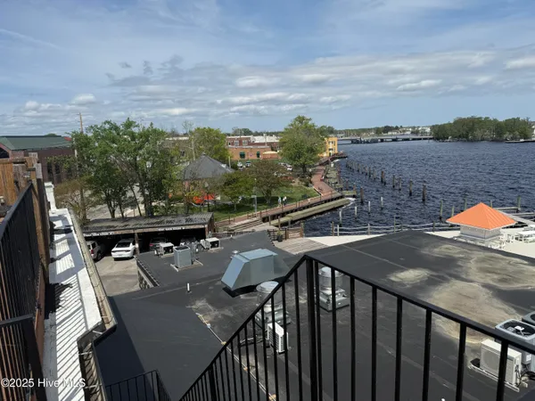 $949,000 | 301-302 South Water Street, Elizabeth City, NC 27909