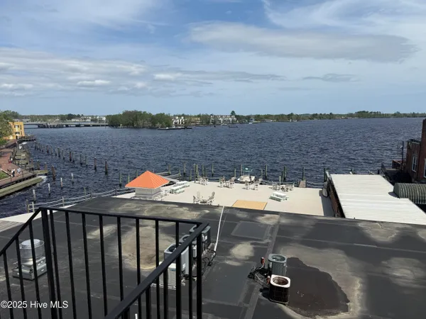 $949,000 | 301-302 South Water Street, Elizabeth City, NC 27909