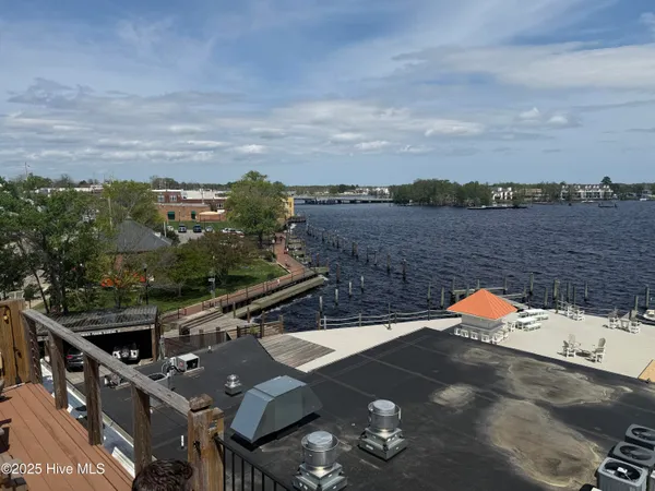 $949,000 | 301-302 South Water Street, Elizabeth City, NC 27909