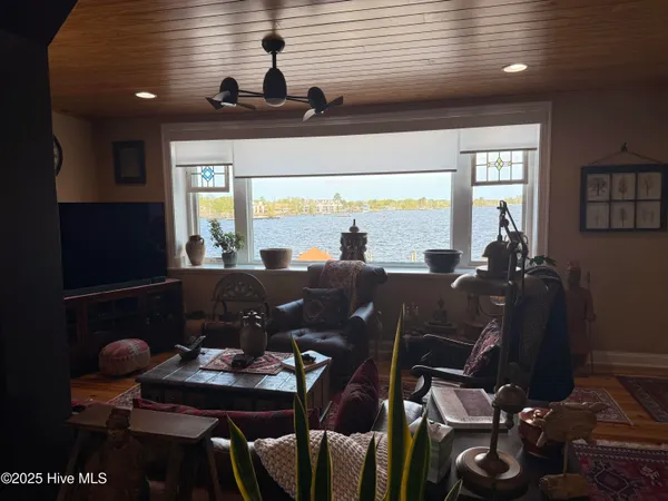 $949,000 | 301-302 South Water Street, Elizabeth City, NC 27909