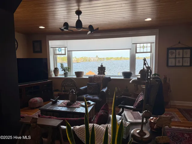 $949,000 | 301-302 South Water Street, Elizabeth City, NC 27909