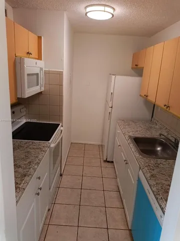 $1,850 | 1200 Lake Victoria Drive, Unit K, West Palm Beach, FL 33411