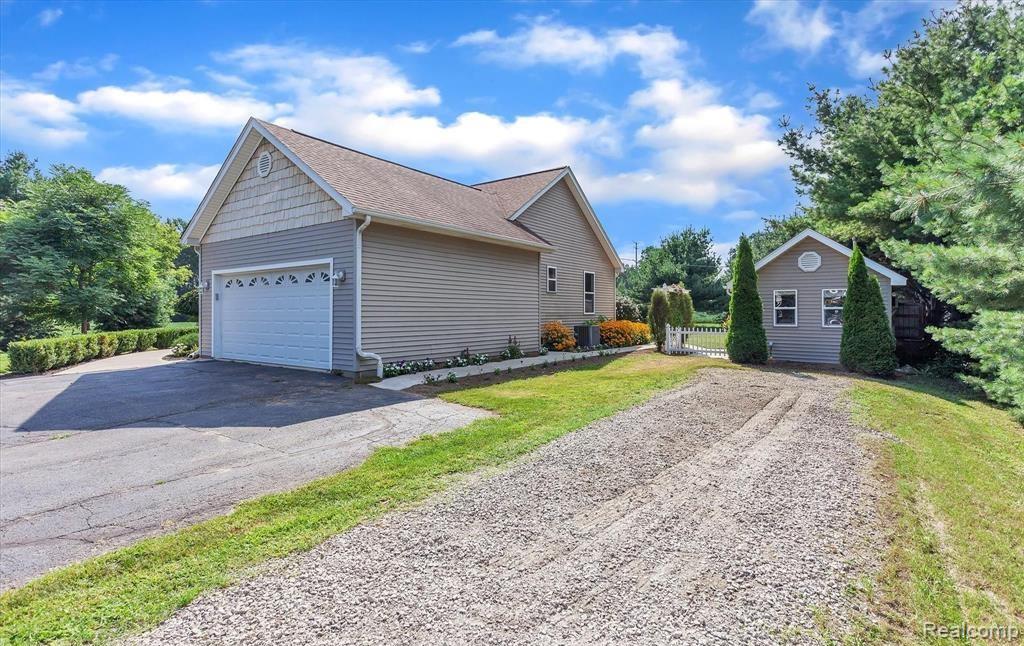 5183 North Owosso Road Fowlerville, MI 48836 - Photo 2 of 27