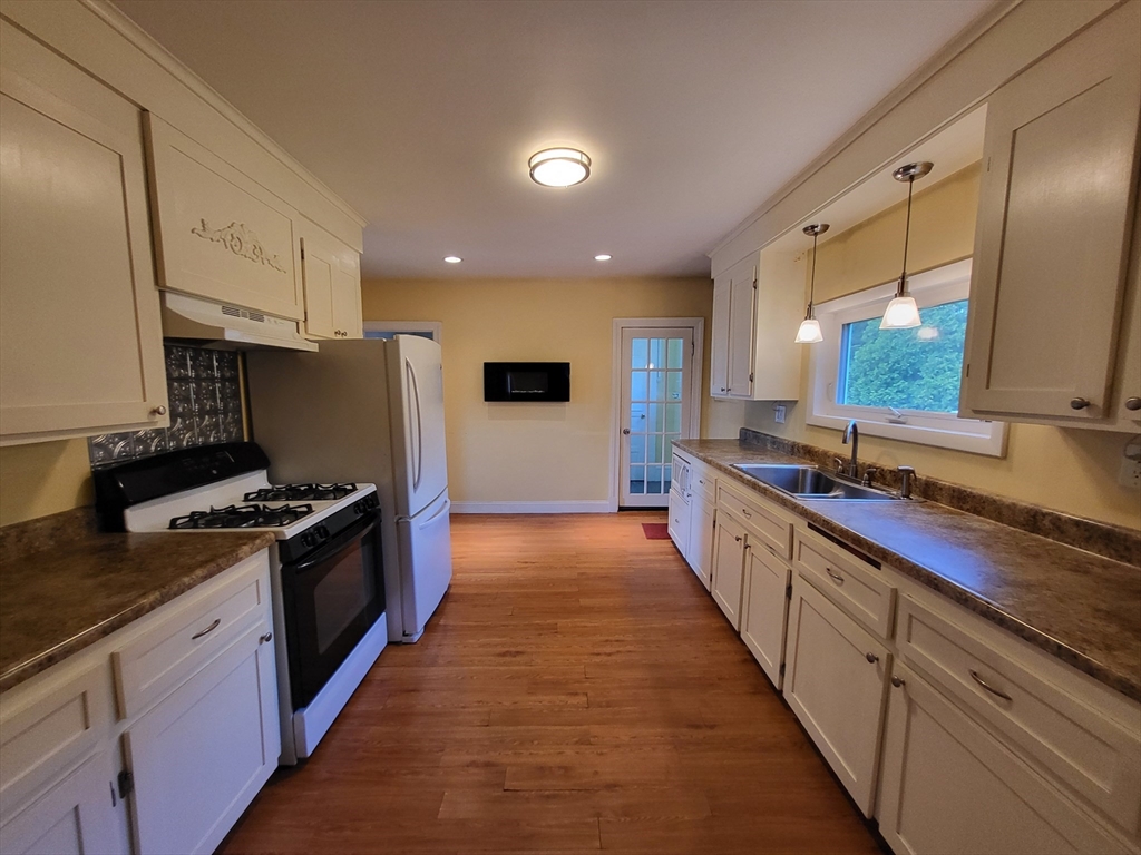 36 Bay State Road Reading, MA 01867 - Photo 5 of 9 Gallery Image 5