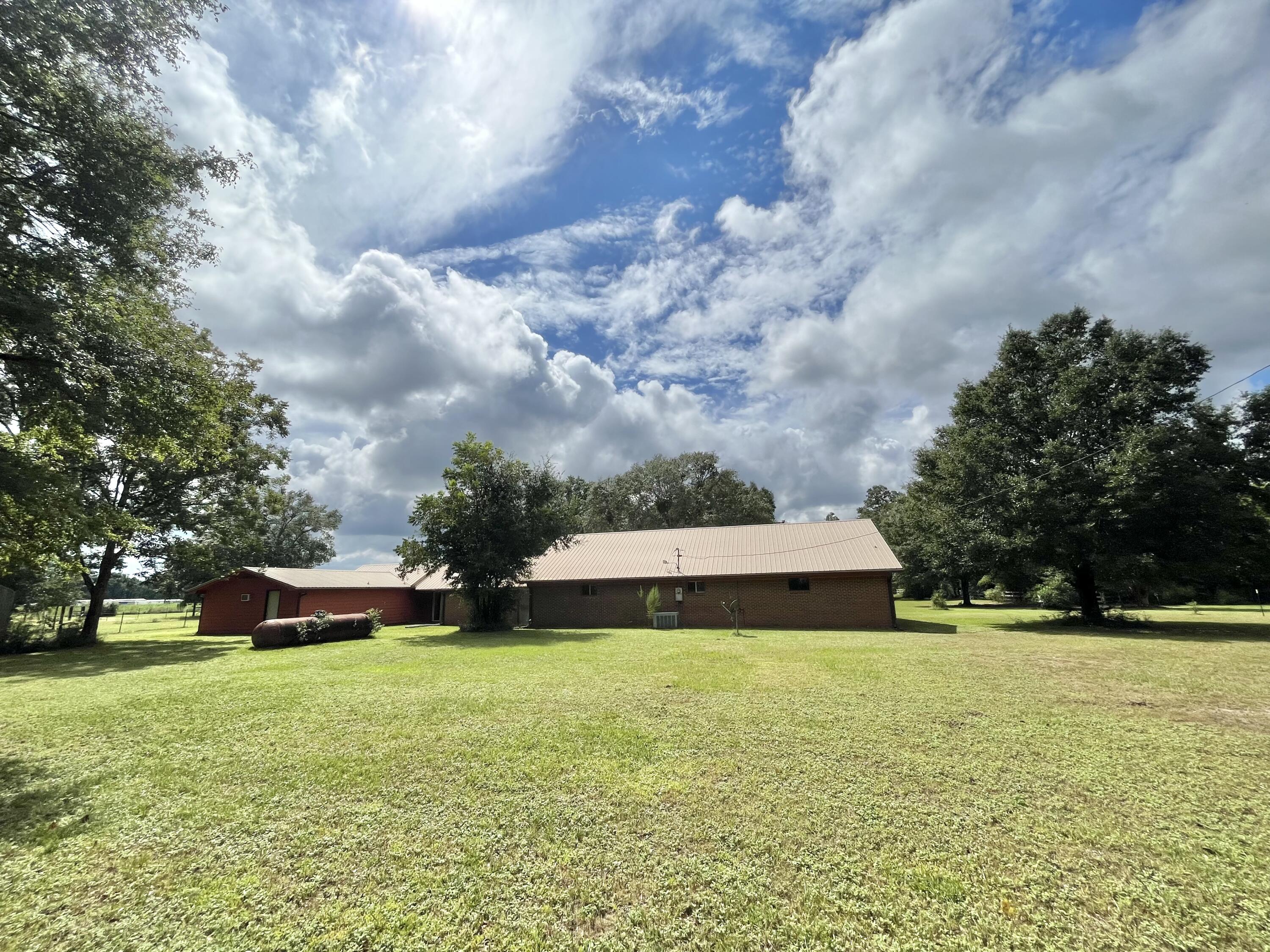 4825 Griffith Road Holt, FL 32564 - Photo 4 of 25 Back