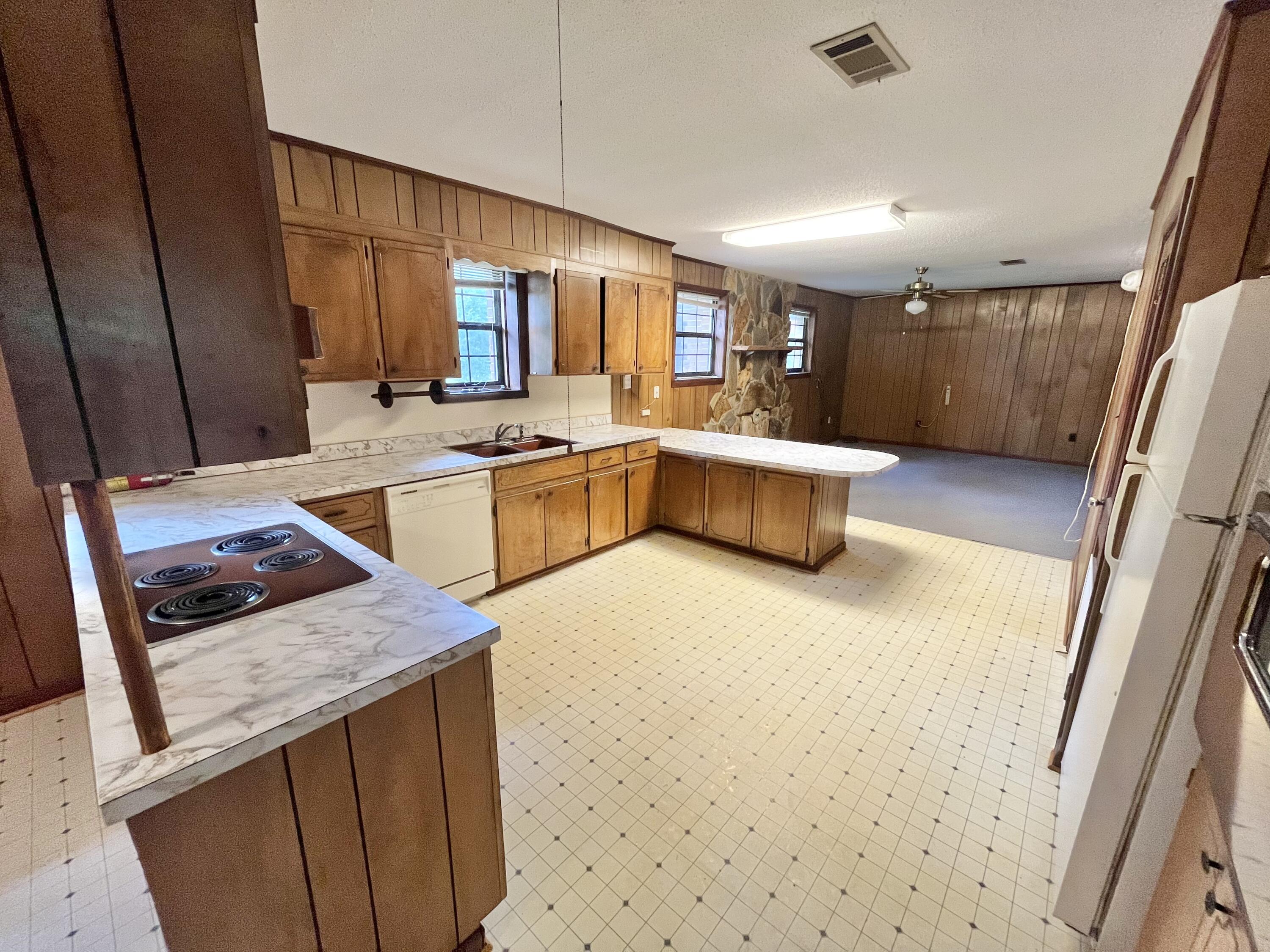 4825 Griffith Road Holt, FL 32564 - Photo 8 of 25 Kitchen