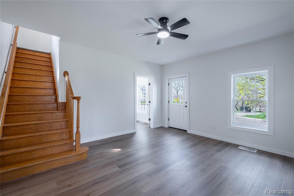 227 Emily Street Flushing, MI 48433 - Photo 4 of 32