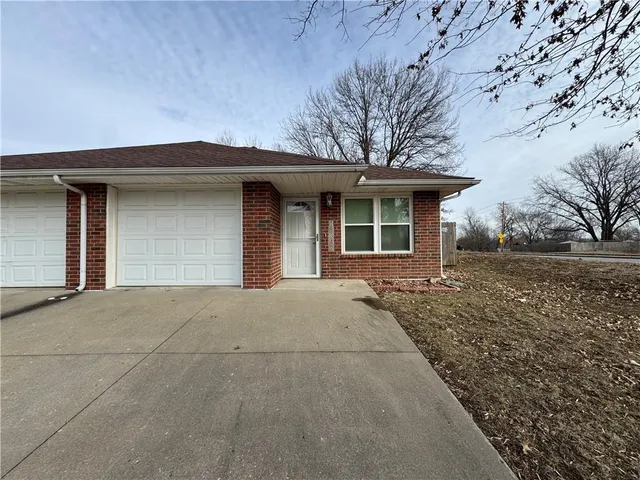 $183,000 | 18342 East US Highway 24, Independence, MO 64056