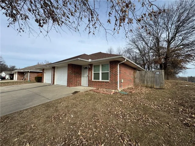 $183,000 | 18342 East US Highway 24, Independence, MO 64056