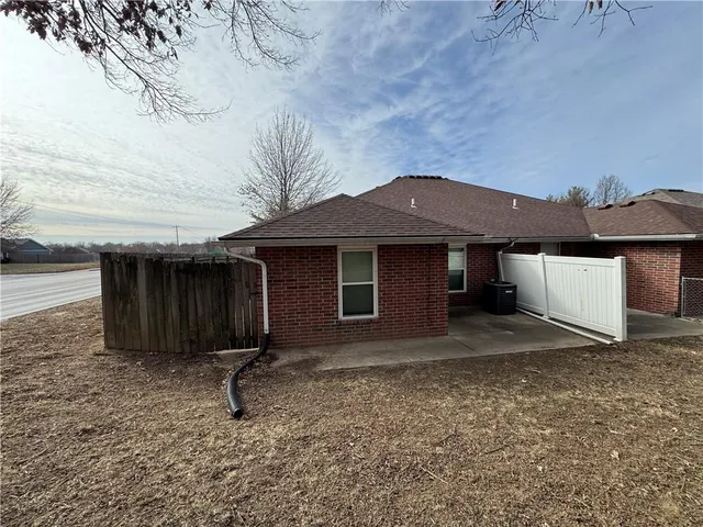 $183,000 | 18342 East US Highway 24, Independence, MO 64056