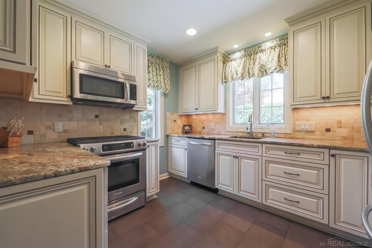 821 Trombley Road Grosse Pointe, MI 48230 - Photo 24 of 60 Newer Kitchen