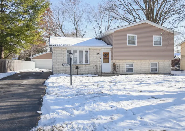 $275,000 | 38169 North Shore Avenue, Beach Park, IL 60087