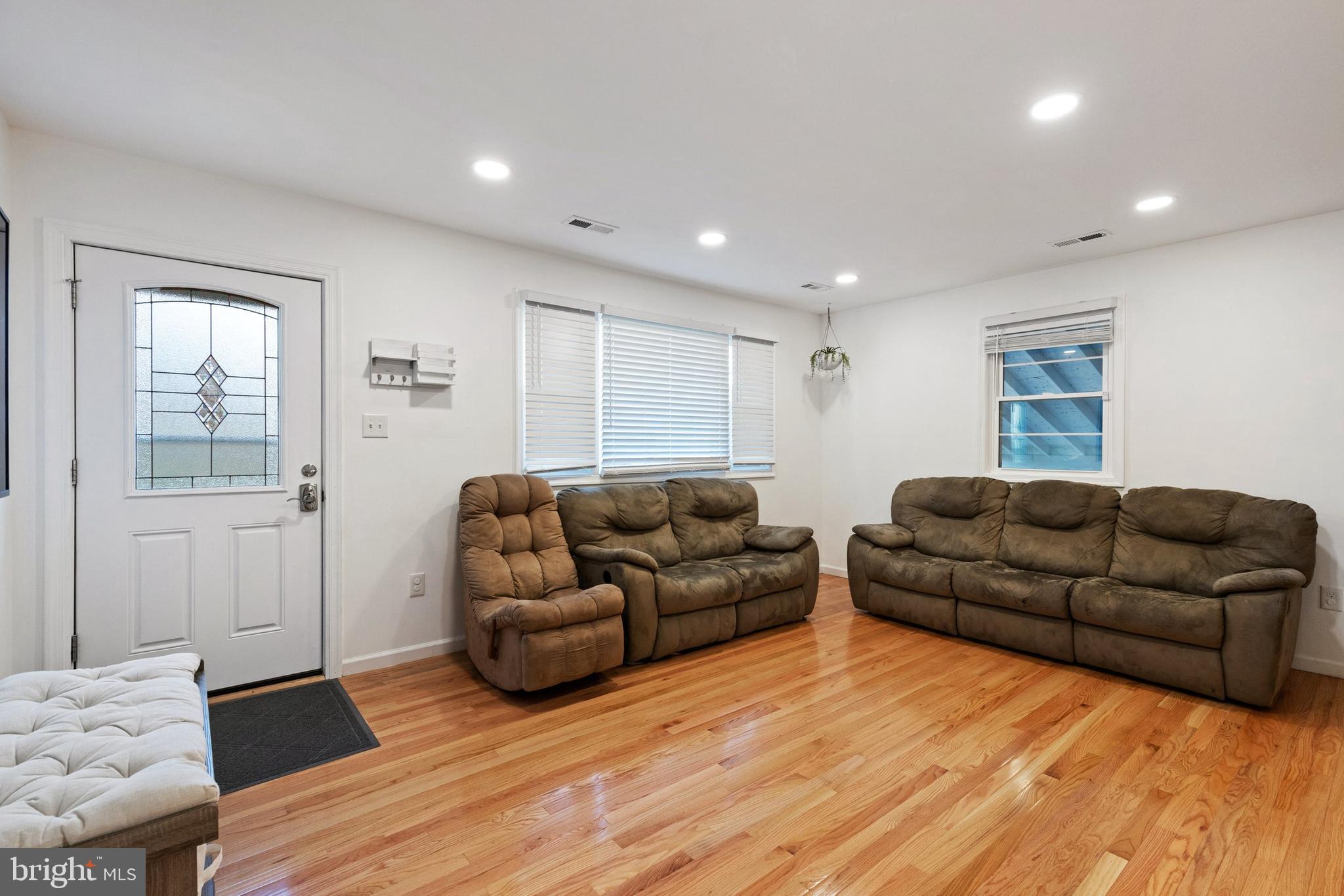 8409 Leaf Road Alexandria, VA 22309 - Photo 4 of 36 Gallery Image 4