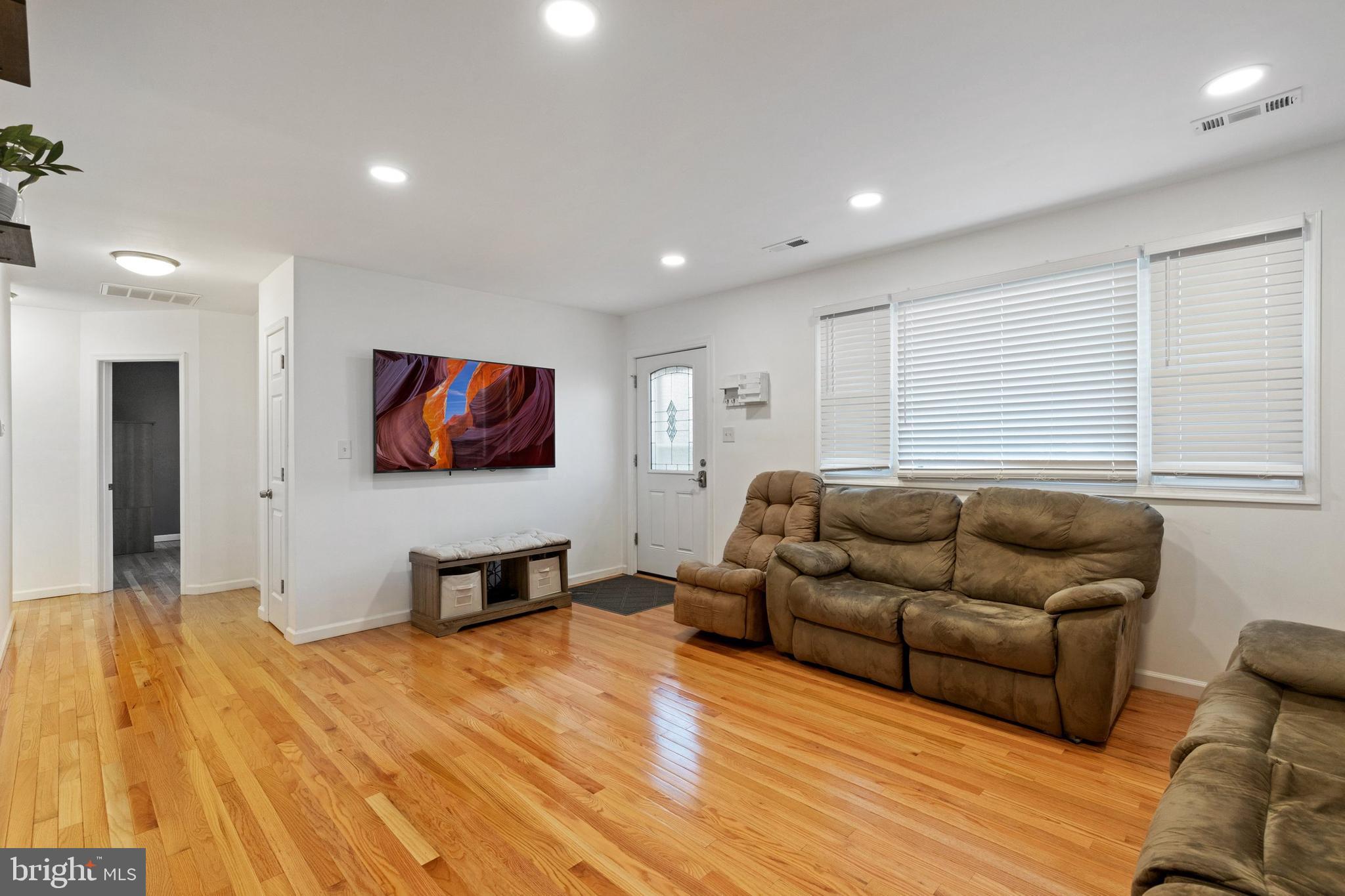 8409 Leaf Road Alexandria, VA 22309 - Photo 5 of 36 Gallery Image 5