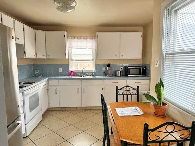 557-28 28 3/4 Road Grand Junction, CO 81501 - Photo 6 of 19 a kitchen with stainless steel appliances granite countertop a stove a sink dishwasher and white cabinets with wooden floor