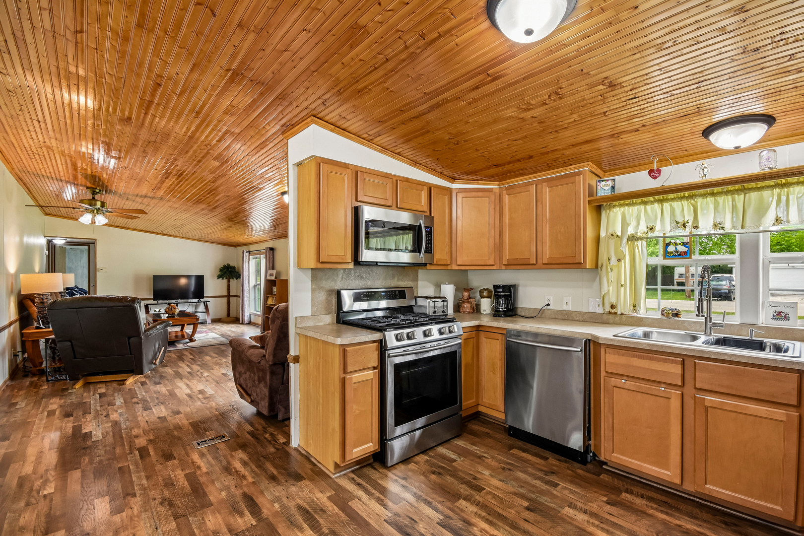 197 East Cermak Road Braidwood, IL 60408 - Photo 12 of 34