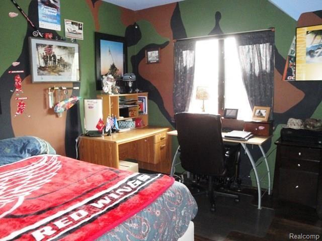 1252 Yorkshire Road Grosse Pointe, MI 48230 - Photo 19 of 23 BEDROOM.jpg