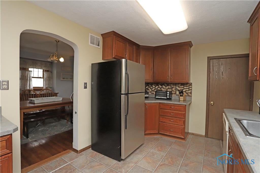 4026 Bellevue Road Toledo, OH 43613 - Photo 11 of 30 Gallery Image 11