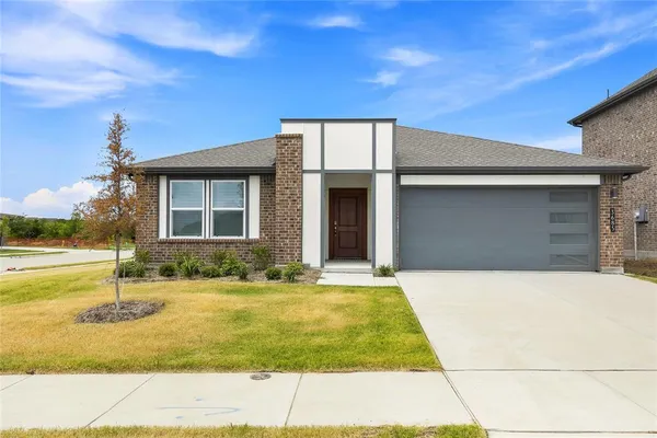 $2,900 | 3685 Zenith Road, Grand Prairie, TX 75052