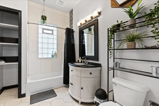 $499,900 | 600 West Garfield Avenue, Unit 602, Milwaukee, WI 53212