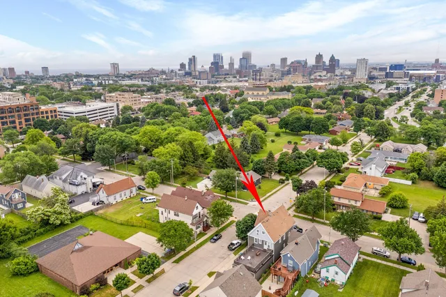 $499,900 | 600 West Garfield Avenue, Unit 602, Milwaukee, WI 53212