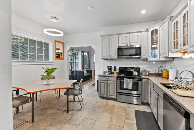 $499,900 | 600 West Garfield Avenue, Unit 602, Milwaukee, WI 53212