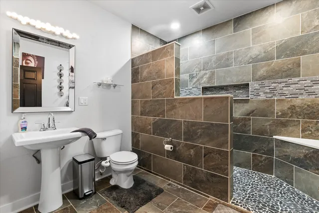 $499,900 | 600 West Garfield Avenue, Unit 602, Milwaukee, WI 53212