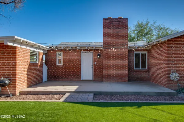 a view of a back yard of the house