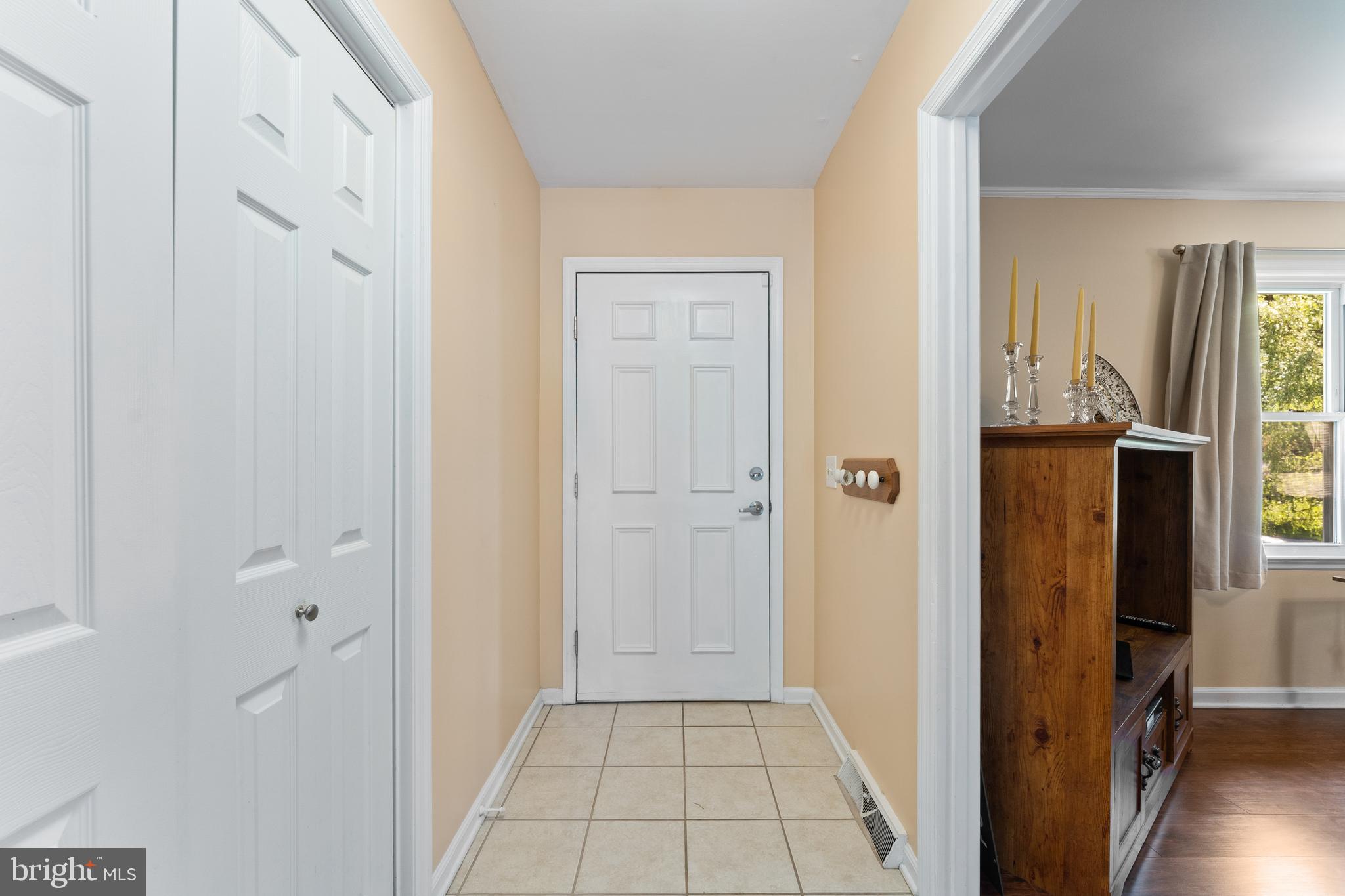 10411 Gordon Road Spotsylvania, VA 22553 - Photo 18 of 61 Entry Foyer