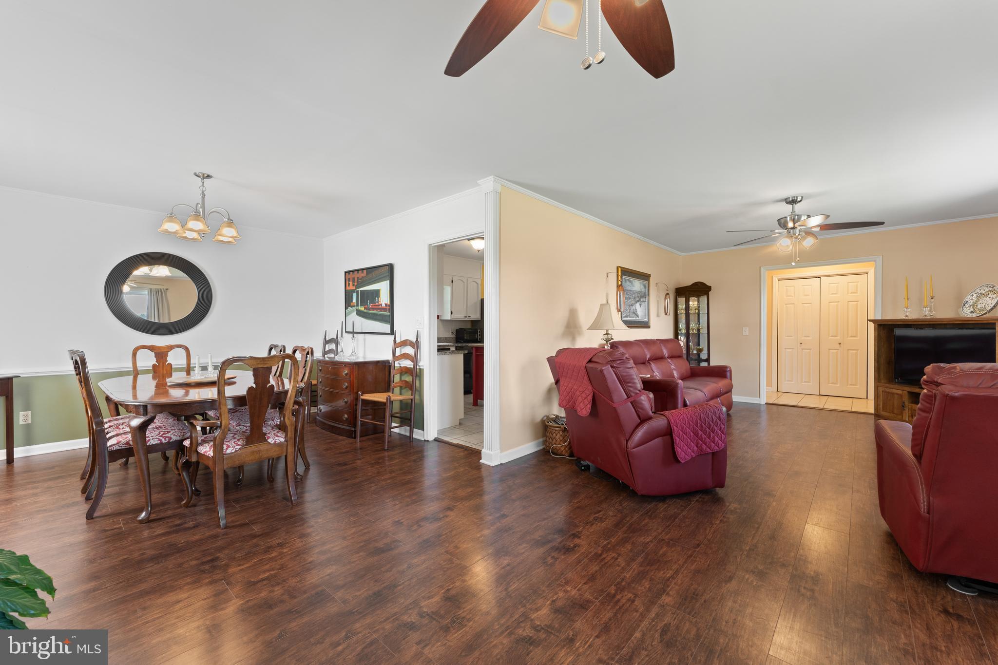 10411 Gordon Road Spotsylvania, VA 22553 - Photo 23 of 61 Living/Dining Room