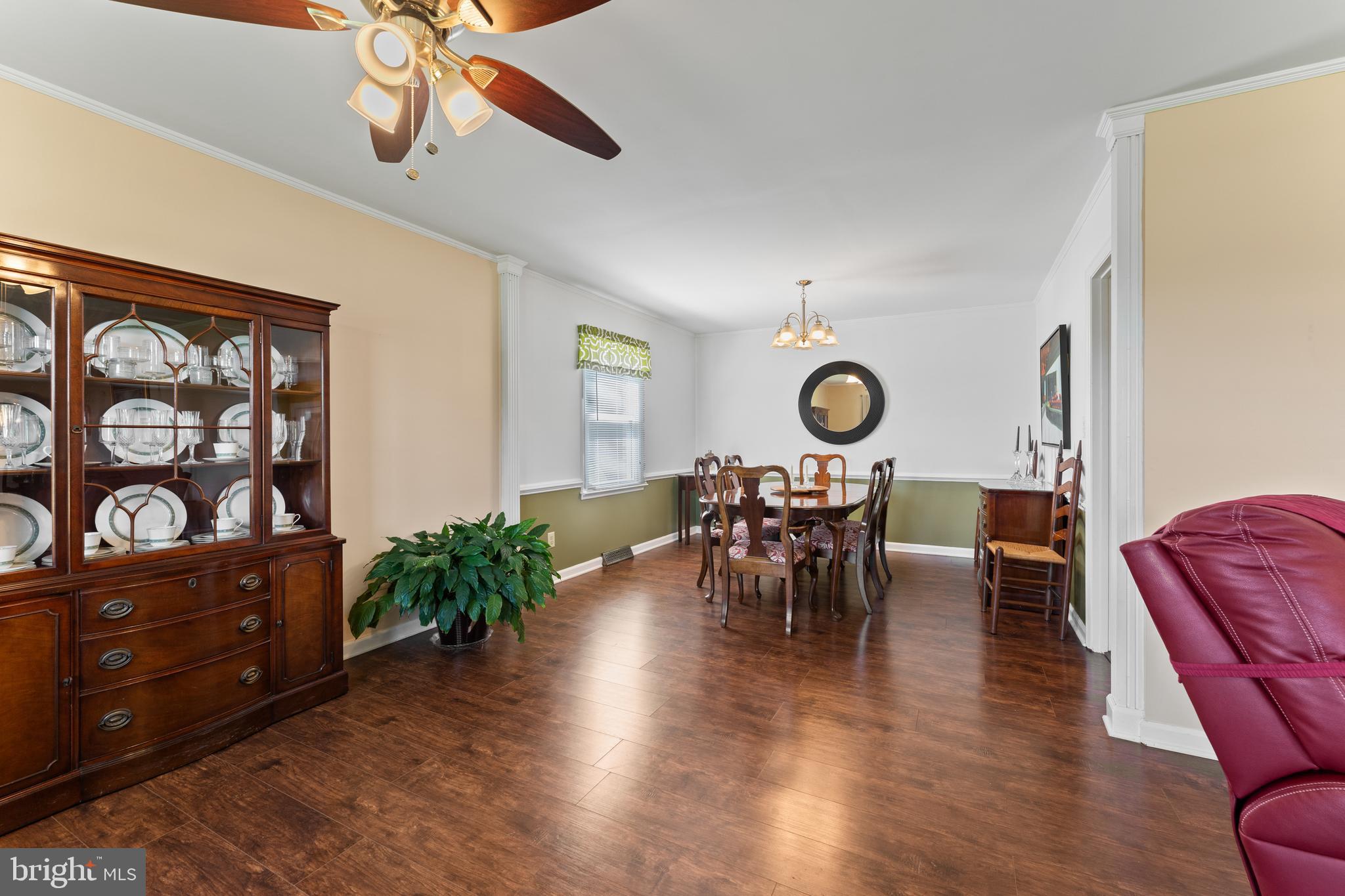 10411 Gordon Road Spotsylvania, VA 22553 - Photo 24 of 61 Living/Dining Room