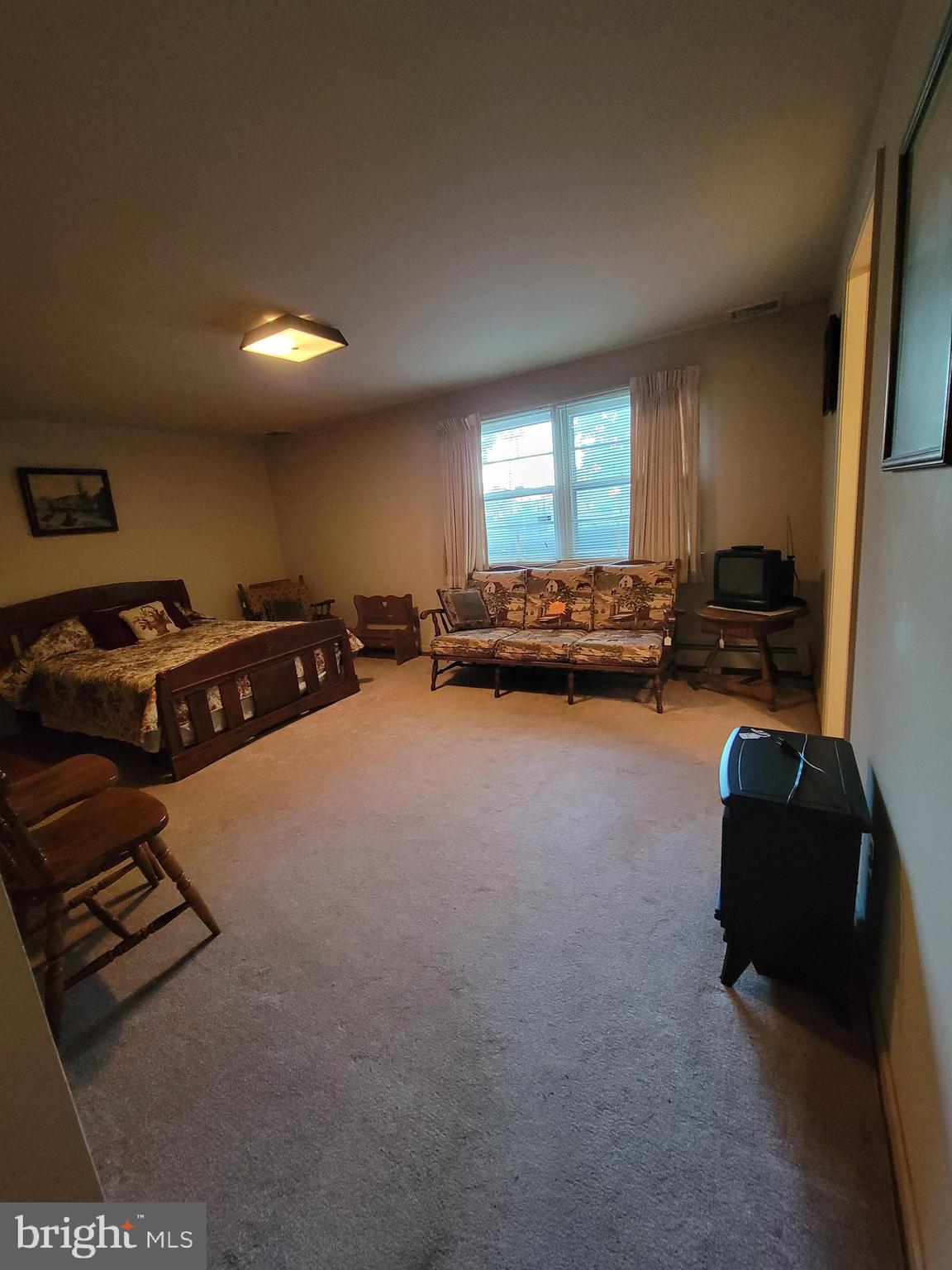 2383 Bedminster Road Perkasie, PA 18944 - Photo 11 of 24 Main bedroom