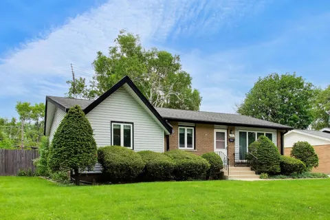 $250,000 | 914 Coach Road, Homewood, IL 60430