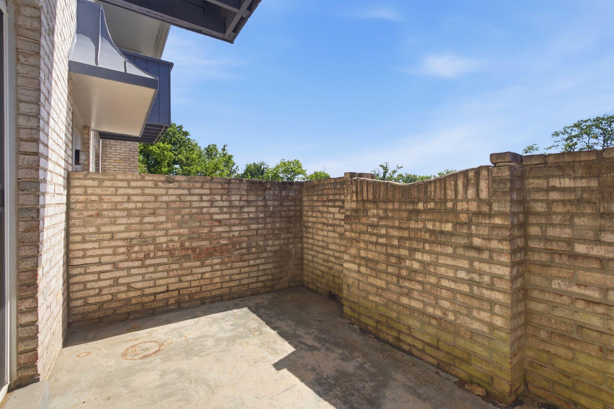 1092 Armstrong Mill Road, Unit B Lexington, KY 40517 - Photo 25 of 28 Exterior Patio