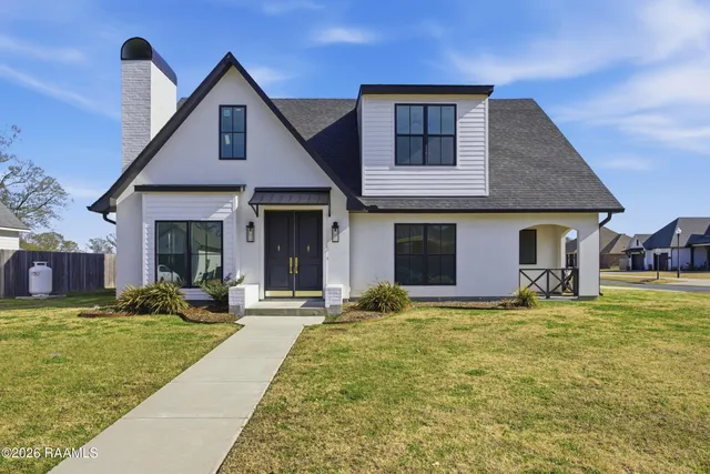 $485,000 | 102 Burning Oaks Drive, Carencro, LA 70520