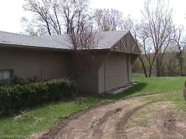 375 Demode Road Holly, MI 48442 - Photo 20 of 20 2nd 2 Car garage