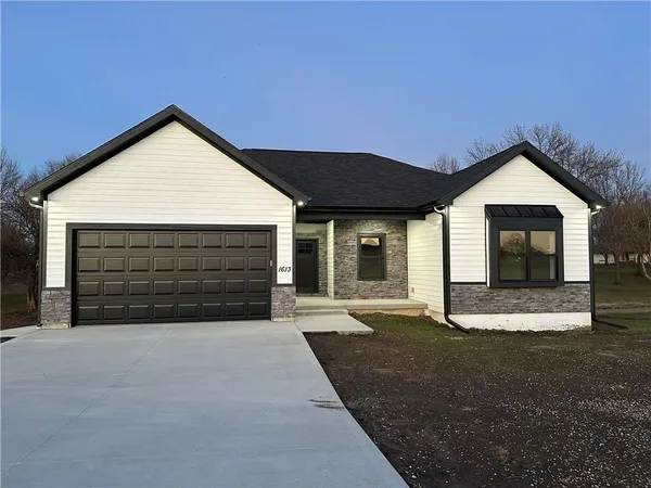 $489,000 | 1613 South Ash Street, Ottawa, KS 66067