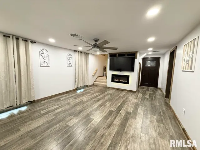 a view of a livingroom with a fireplace